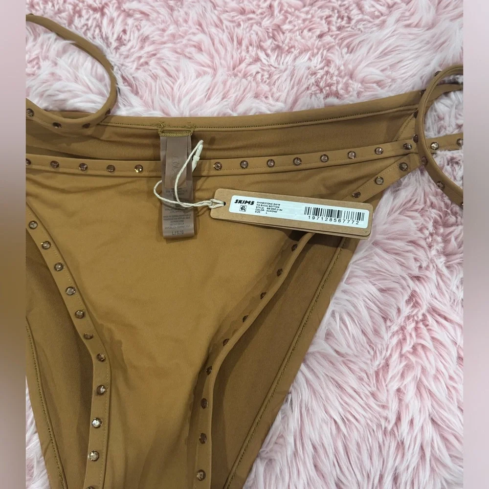 SKIMS BIKINI BOTTOM LARGE ALMOND RHINESTONE STUDDED SUMMER SWIMWEAR‎ VACATION